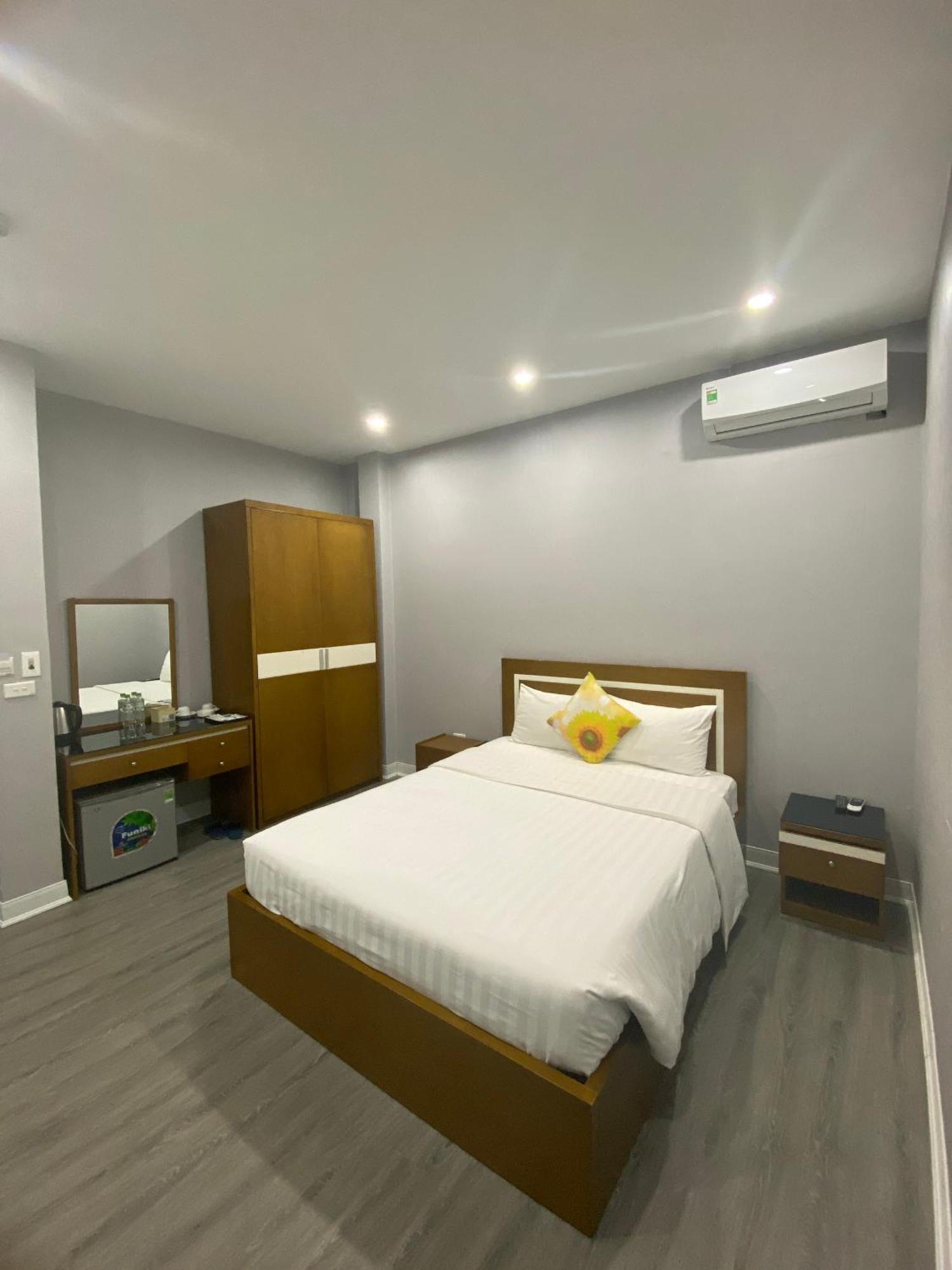 Hotel Khach San Huong Duong Hanoi Exterior foto