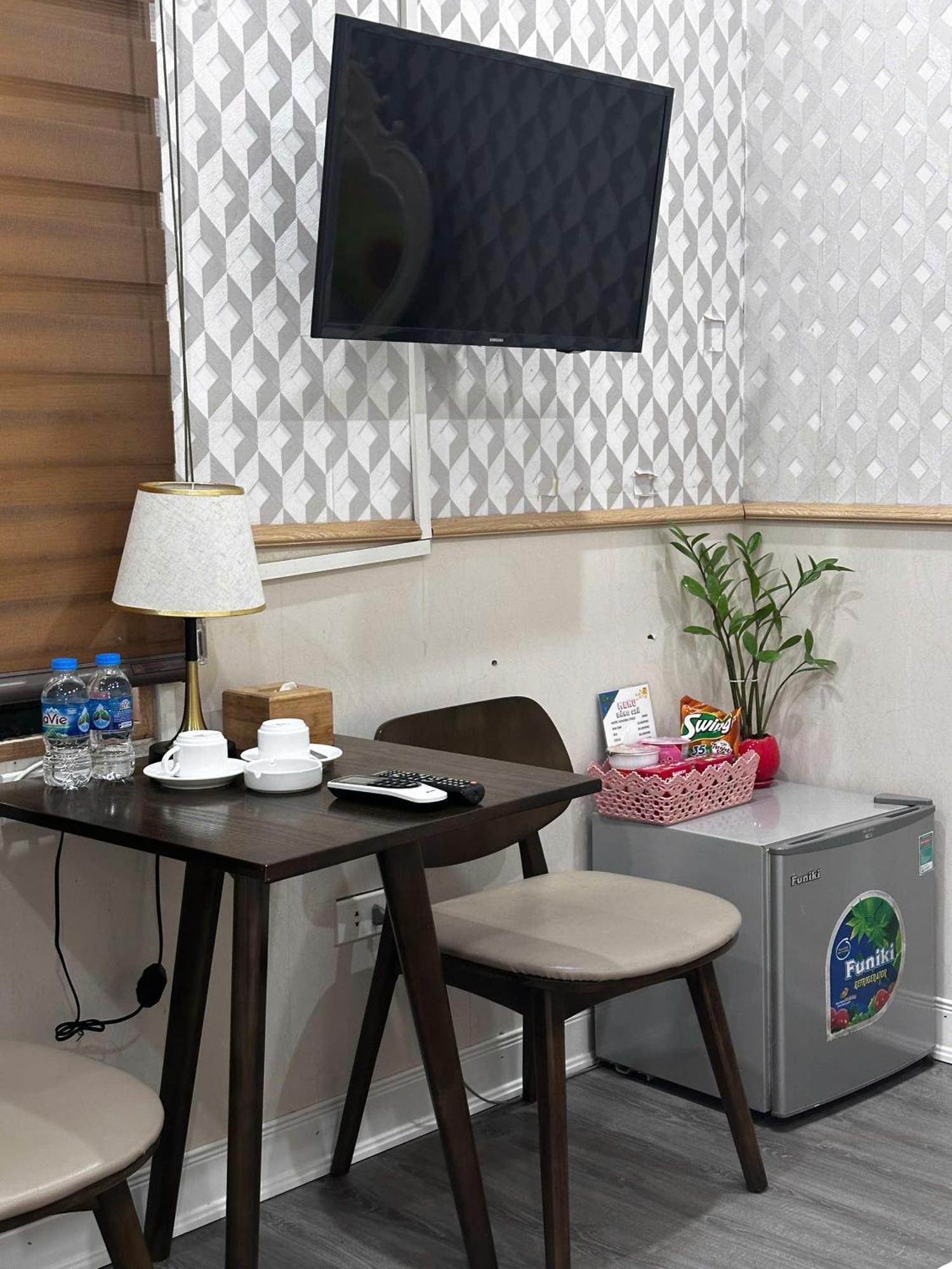 Hotel Khach San Huong Duong Hanoi Exterior foto